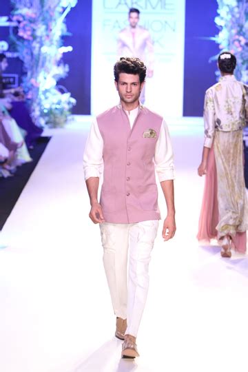 Manish Malhotra | Vogue India | Fashion | Fashion Shows