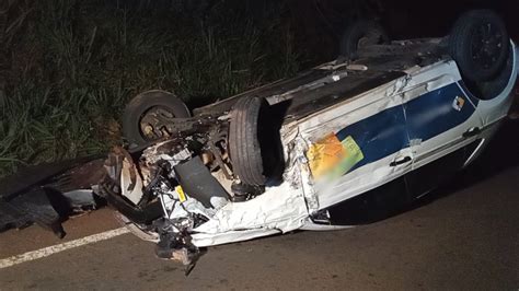 Motorista tenta ultrapassar caminhão e provoca grave acidente Tásabendo