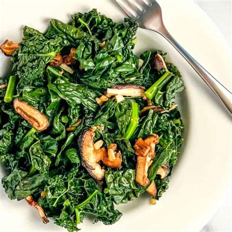 Sauteed Kale and Mushrooms [OIL-FREE] - Daniel's Plate