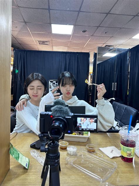 230317 Le Sserafim Weverse Update Yunjin Rhuhyunjin