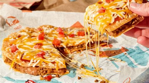 Reddit Is Fascinated By This Taco Bell Mexican Pizza Nacho Hack