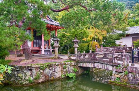 I Ponti Di Pietra Fino Al Piccolo Santuario Tempio Di Kiyomizudera