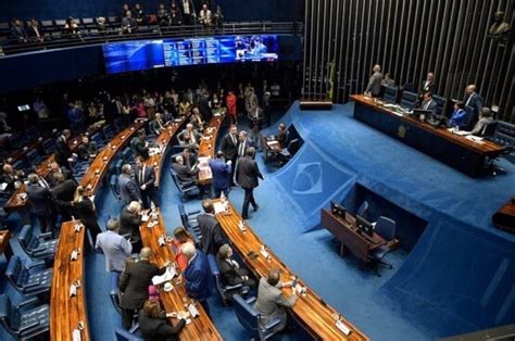 Senado aprova PEC que limita decisões individuais do STF