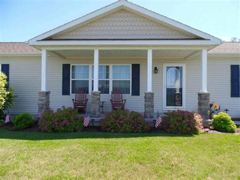 Mobile home porch, House with porch, Porch design