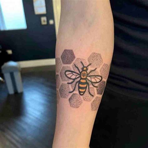 Buzzing Fun Bee Tattoo Ideas By Tattoo Designers Tattoo Stylist