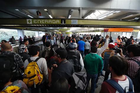 La Jornada Protestan en estación del Metro Universidad por muerte de