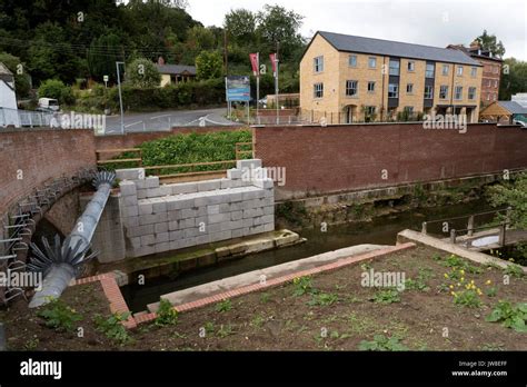 Cotswold Canals Hi Res Stock Photography And Images Alamy