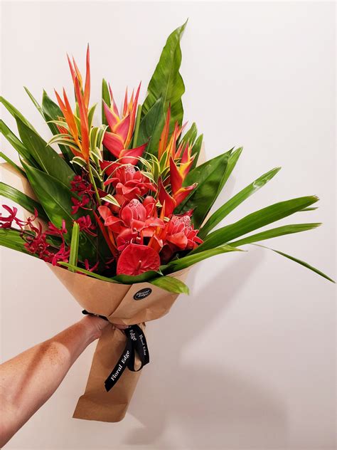 Deluxe Tropical Bouquet – Floral Edge