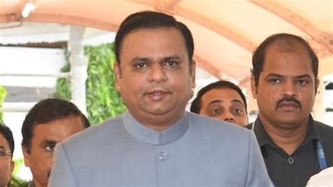 Sc Orders Maharashtra Speaker To Decide On Disqualification Pleas By