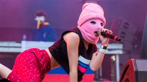 Pussy Riot Vs Putin El Nuevo Video Contra La Guerra De Ucrania Noticias