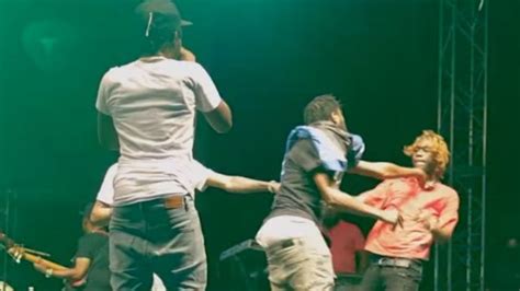 Jahshii And Brysco Fight On Stage At Ghetto Splash Watch Video Yardhype