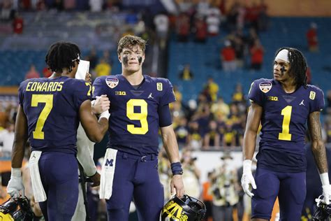 Report: Michigan QB JJ McCarthy dealing with injury