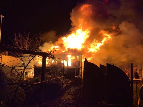 Kurz Nach Mitternacht Gartenlaube Geht In Flammen Auf RegionalHeute De