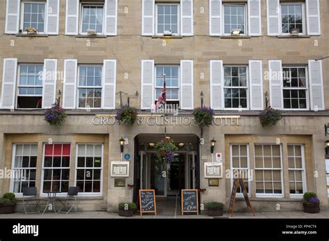 Crown And Cushion Hotel Chipping Norton Cotswolds England Uk Stock