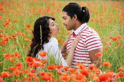 Celebrities Wallpapers: Allu Arjun ,Tamanna in Badrinath Movie Latest ...