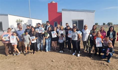 Entregaron Viviendas Sociales A Seis Familias En Metileo Video Y Fotos