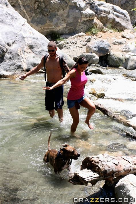 Busty Adventurous Pornstar Rachel Starr Goes Bungee Jumping Stark Naked