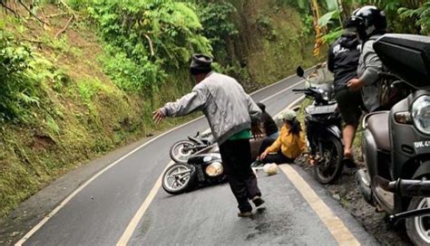 Nusabali Solar Tumpah Di Jalan Sejumlah Pengendara Tergelincir