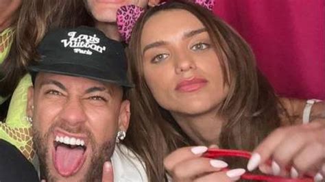 Rafa Kalimann E Neymar Se Bejiam Em Festa Diz Jornal Global Nega