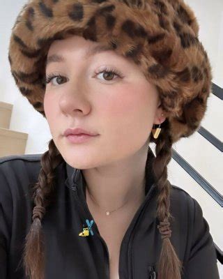 Emma Kenney Nude Porn Pictures Xxx Photos Sex Images Pictoa