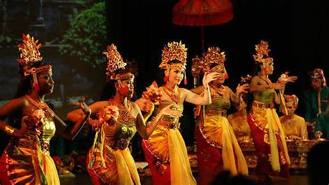 Bali Dance History - FactsofIndonesia.com