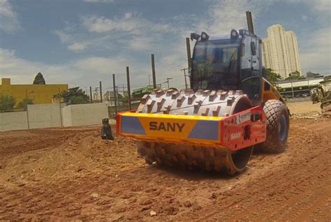 Aluguel de Maquinas de Terraplenagem Romptec Locação Demolição e