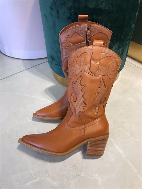 Bota Dorothy Western Texana Couro Legítimo Caramelo