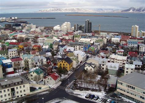 Iceland's testing suggests 50% of COVID-19 cases are asymptomatic