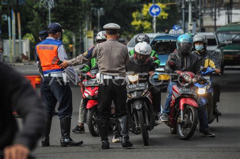 PERPANJANGAN PEMBERLAKUAN GANJIL GENAP DI BANDUNG ANTARA Foto