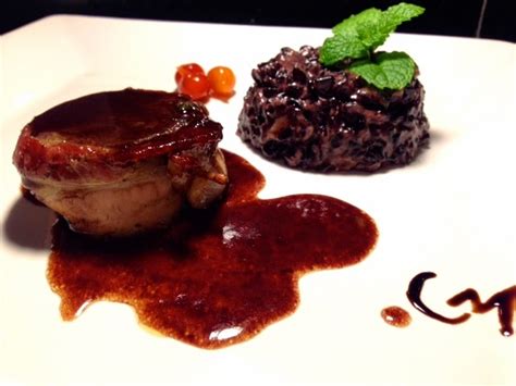 Gau E Mel Filet à Redução De Vinho Tinto E Arroz Negro