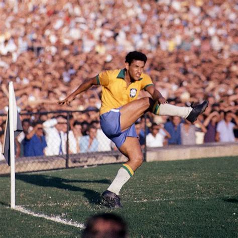 Garrincha Biography, Career, Personal Life, Physical Characteristics ...