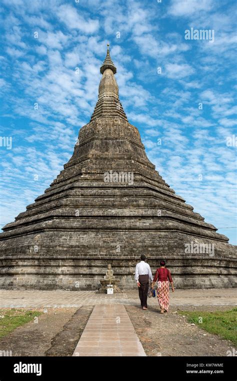 Ratana Man Aung Zedidaw Pagoda Mrauk U Burma Myanmar Stock Photo Alamy