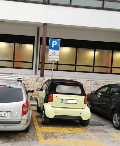 Slobodna Dalmacija Nonšalantno parkirao Smarta na invalidsko mjesto