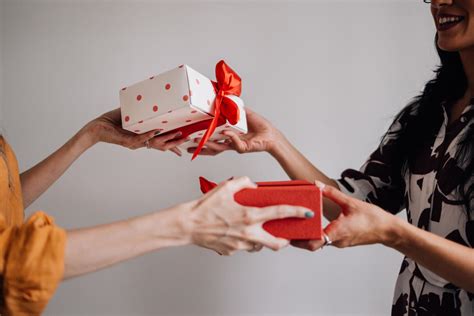 how to play the elephant gift exchange