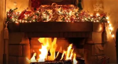 Pin By Jen Hartnett On Christmas Fireplaces Christmas Fireplace