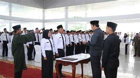 Bupati Oku Selatan Popo Ali Lantik Pegawai Pemerintah Dengan