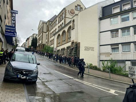 Großeinsatz der Polizei am Gymnasium Sedanstraße in Wuppertal Was wir