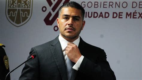 ¿va Por La Cdmx Omar García Harfuch Le Coquetea A La Jefatura De