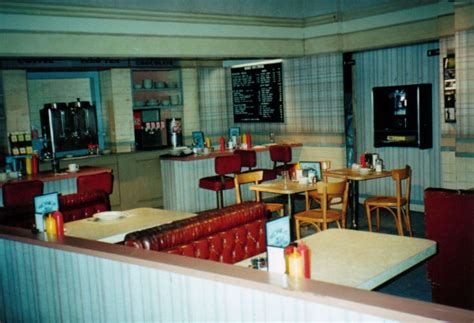 "Monk's cafe" studio set from Seinfeld | Retro diner, Diner, Restaurant ...