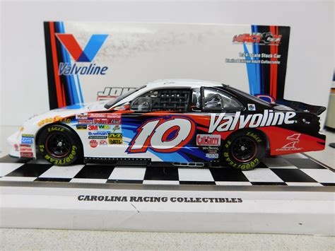 Johnny Benson 124 10 Valvoline 2002 Pontiac Grand Prix