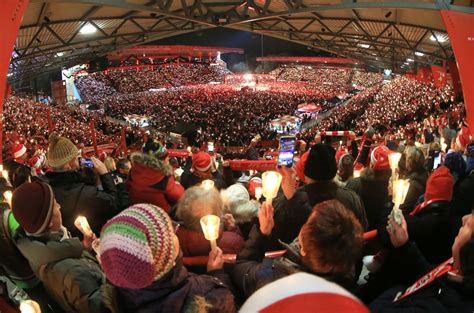 Zeitreise Weihnachtssingen Im Fu Ballstadion Sportregion