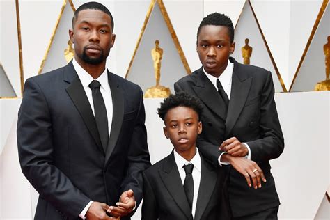 ‘Moonlight’ cast busts a move down red carpet | Page Six