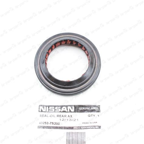 New Genuine Nissan 04 15 Frontier Titan Xterra Rear Axle Shaft Seal 43252 7s200 Ebay