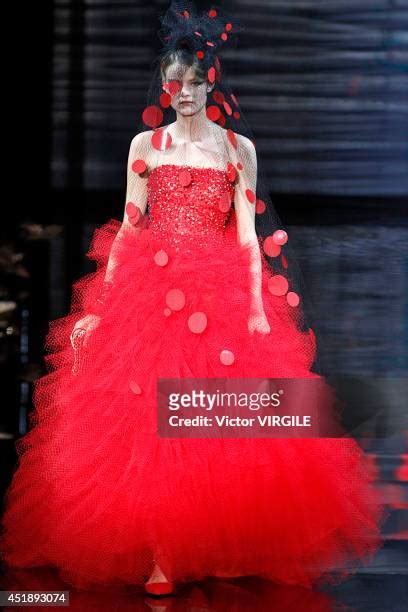 Giorgio Armani Prive Runway Paris Fashion Week Haute Couture Fall