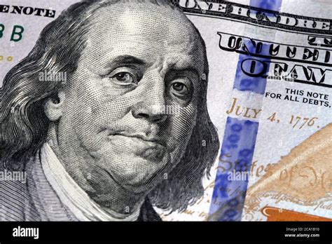 one hundred dollar bill with benjamin franklin image Stock Photo - Alamy