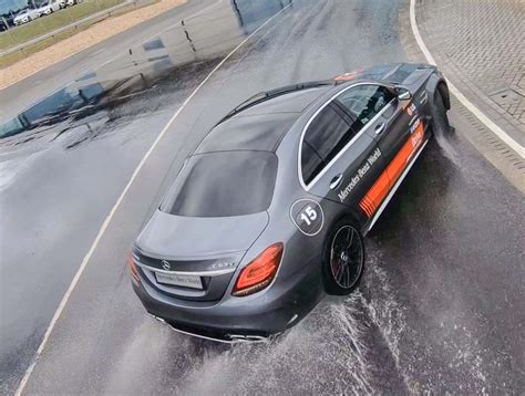 Drive Track + Off-Road 1 Hour Experience – Mercedes-Benz World