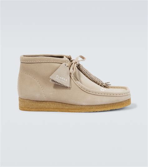 x Undercover Wallabee suede boots in beige - Clarks Originals | Mytheresa