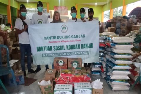 Relawan Santri Dukung Ganjar Distribusikan Sembako Ke Warga Terdampak