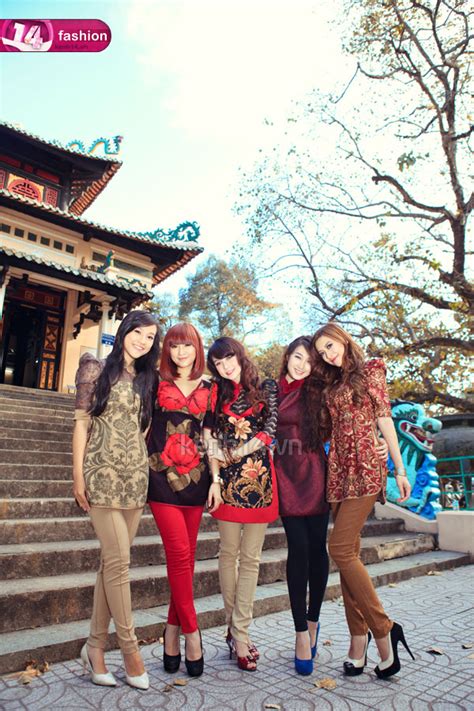 Sam Kelly các hot girl Sài Thành nữ tính với áo dài ngày đầu xuân