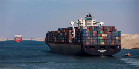 The Huge Container Ship Blocking The Suez Canal Is Still Stuck 72 Hours